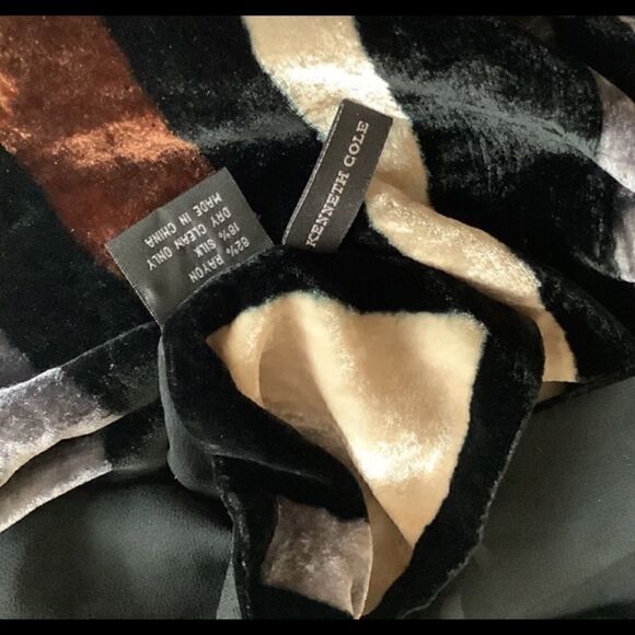 Kenneth Cole Burnout  Scarf NWOT - Picture 4 of 4